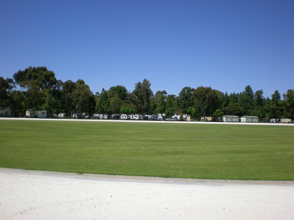 ホテル Big 4 Barossa Tourist Park ヌリオートゥパ エクステリア 写真